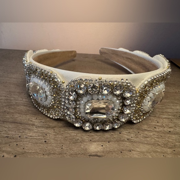 Off White Color Beaded Headband - Picture 3 of 5